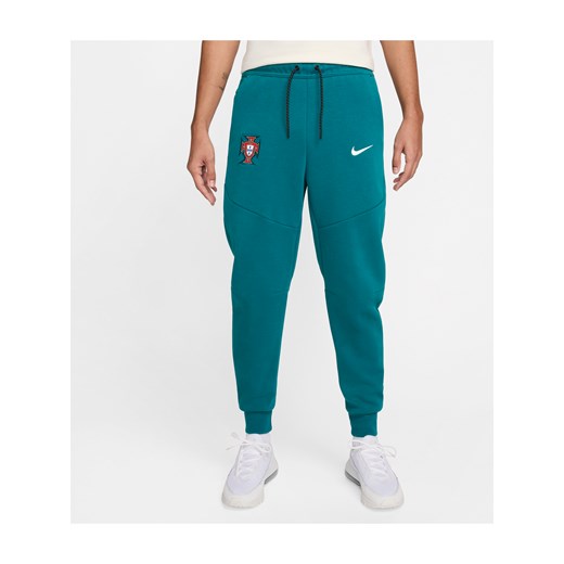 Męskie joggery piłkarskie Nike Portugalia Tech Fleece - Zieleń ze sklepu Nike poland w kategorii Spodnie męskie - zdjęcie 172407181