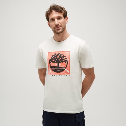 TIMBERLAND T-SHIRT SHORT SLEEVE FRONT GRAPHIC TEE ze sklepu Timberland w kategorii T-shirty męskie - zdjęcie 172409272