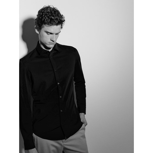 Reserved - Gładka koszula slim fit - czarny ze sklepu Reserved w kategorii Koszule męskie - zdjęcie 172432433