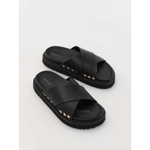 Reserved - Skórzane klapki na platformie - czarny Reserved 38 Reserved