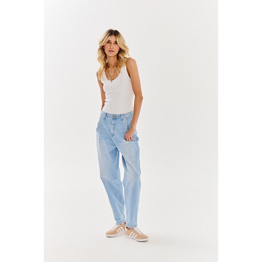 Spodnie jeansowe Illusion XS ze sklepu NAOKO w kategorii Jeansy damskie - zdjęcie 172443570