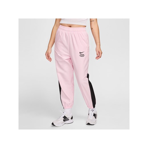 Damskie joggery z tkaniny Nike Sportswear - Różowy ze sklepu Nike poland w kategorii Spodnie damskie - zdjęcie 172447172