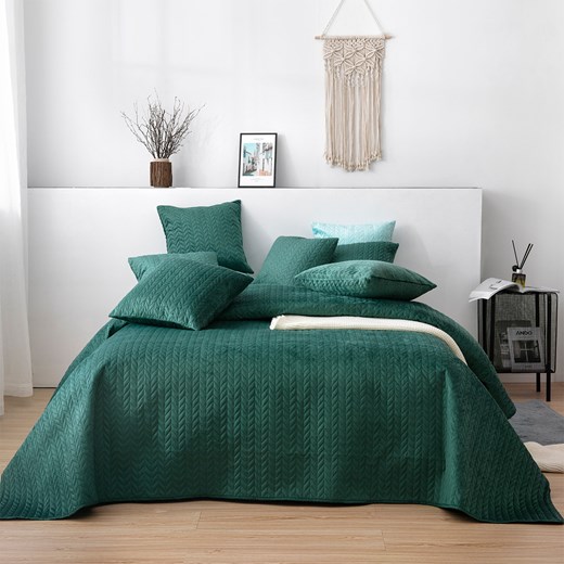 Narzuta na łóżko Silky Chic 220x240cm deep green ze sklepu dekoria.pl w kategorii Narzuty i kapy - zdjęcie 172482713