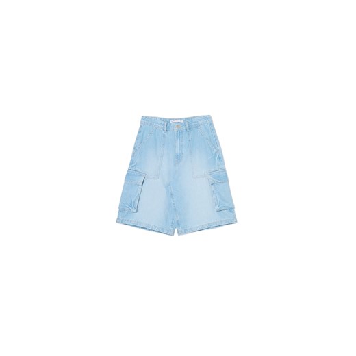 Cropp - Jeansowe szorty w kroju bermudy - niebieski ze sklepu Cropp w kategorii Szorty - zdjęcie 172529410