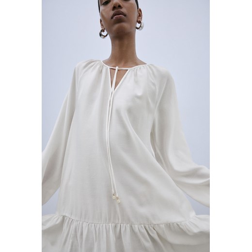 H & M - Sukienka z wiązanym detalem - Biały ze sklepu H&M w kategorii Sukienki - zdjęcie 172547791