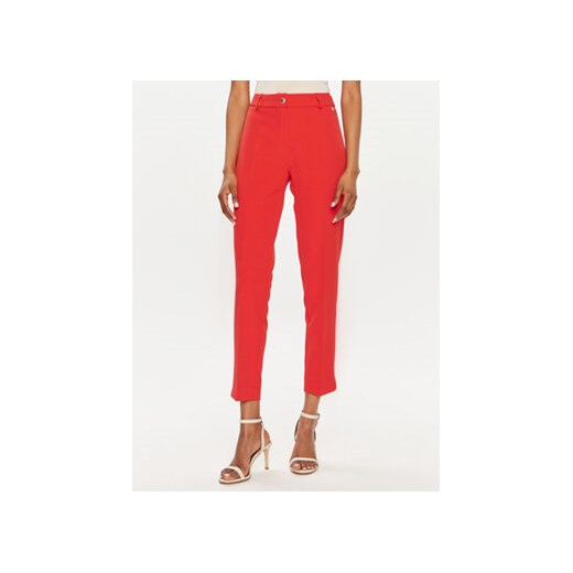 Maryley Spodnie materiałowe 24EB52Z/M23/43FI Czerwony Regular Fit ze sklepu MODIVO w kategorii Spodnie damskie - zdjęcie 172550290