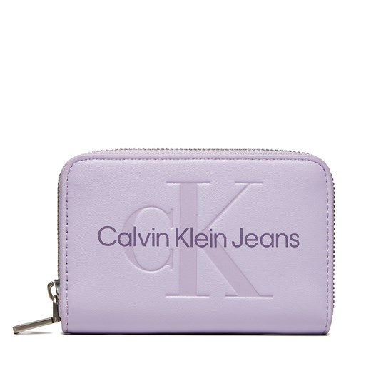 Mały Portfel Damski Calvin Klein Jeans Zip Around Mono K60K612255 Fioletowy ze sklepu eobuwie.pl w kategorii Portfele damskie - zdjęcie 172550974