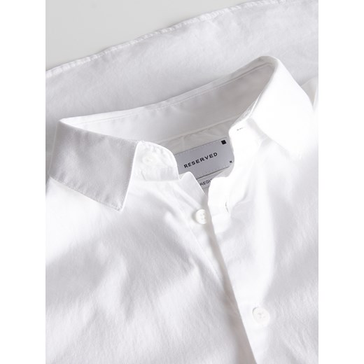 Reserved - Gładka koszula regular fit - biały ze sklepu Reserved w kategorii Koszule męskie - zdjęcie 172573652