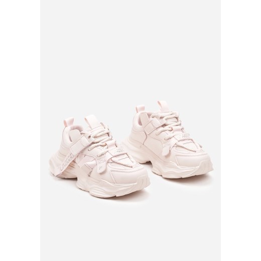 Buty sportowe dziecięce Born2be na rzepy z jeansu różowe na wiosnę
