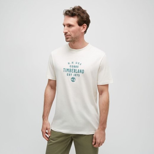 TIMBERLAND T-SHIRT REFIBRA FRONT GRAPHIC SHORT SLEEVE TEE ze sklepu Timberland w kategorii T-shirty męskie - zdjęcie 172593123
