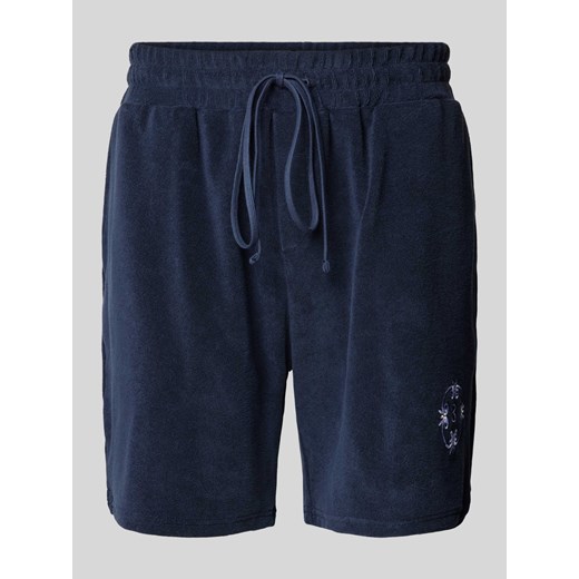 Szorty o kroju regular fit z wyhaftowanym motywem ze sklepu Peek&Cloppenburg  w kategorii Spodenki męskie - zdjęcie 172594494