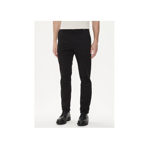 Calvin Klein Chinosy Modern Twill K10K113696 Czarny Slim Fit ze sklepu MODIVO w kategorii Spodnie męskie - zdjęcie 172598120