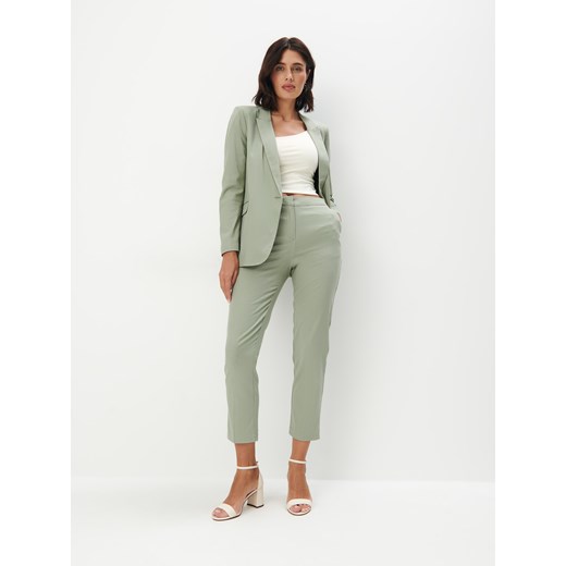 Mohito - Zielone spodnie z wiskozą - zielony ze sklepu Mohito w kategorii Spodnie damskie - zdjęcie 172607851