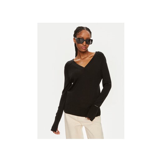 Calvin Klein Sweter K20K207573 Czarny Regular Fit ze sklepu MODIVO w kategorii Swetry damskie - zdjęcie 172613434