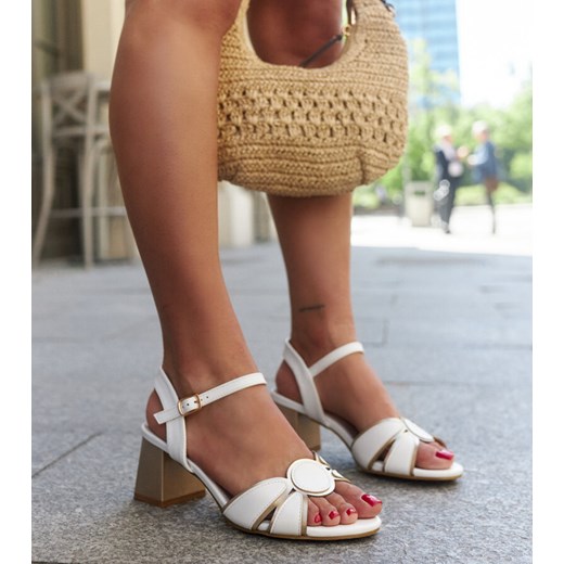 Białe sandały na słupku ze skórzaną wkładką Saiha ze sklepu gemre w kategorii Sandały damskie - zdjęcie 172625141