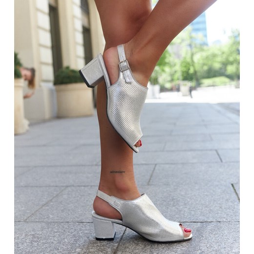 Perforowane sandały na słupku ze skórzana wkładką Lia ze sklepu gemre w kategorii Sandały damskie - zdjęcie 172625240