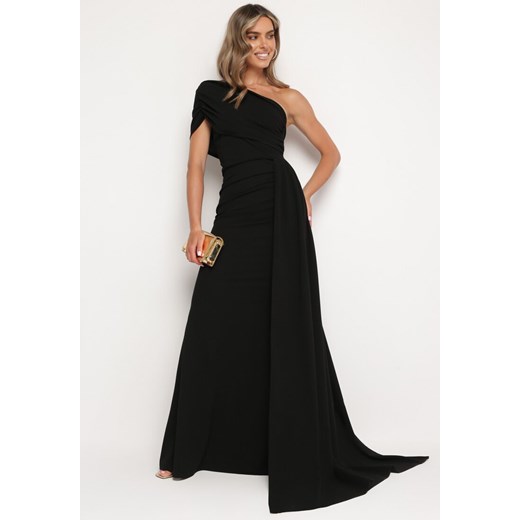 Czarna Dopasowana Sukienka Maxi z Ozdobnym Trenem Iralia ze sklepu Born2be Odzież w kategorii Sukienki - zdjęcie 172625261