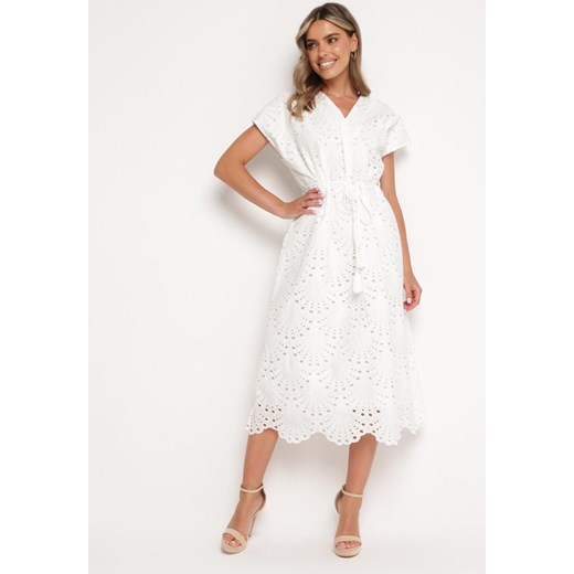 Biała Sukienka z Bawełny Zdobiona Haftem z Krótkim Rękawem i Materiałowym Paskiem Dimisha ze sklepu Born2be Odzież w kategorii Sukienki - zdjęcie 172635560