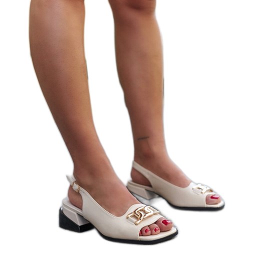 Lakierowane sandały na klocku ze skórzana wkładką Nathi beżowy ze sklepu ButyModne.pl w kategorii Sandały damskie - zdjęcie 172641614