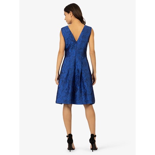 Sukienka APART niebieska elegancka z elastanu z dekoltem w serek bez rękawów rozkloszowana 