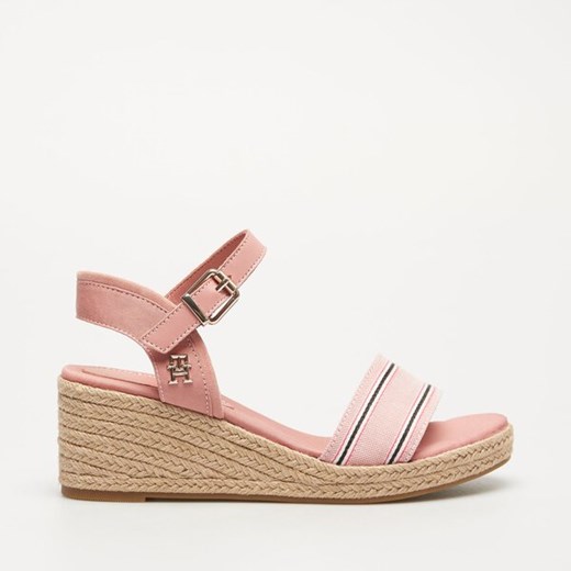 TOMMY HILFIGER SHIRTING WEDGE SANDAL ze sklepu Symbiosis w kategorii Sandały damskie - zdjęcie 172642930