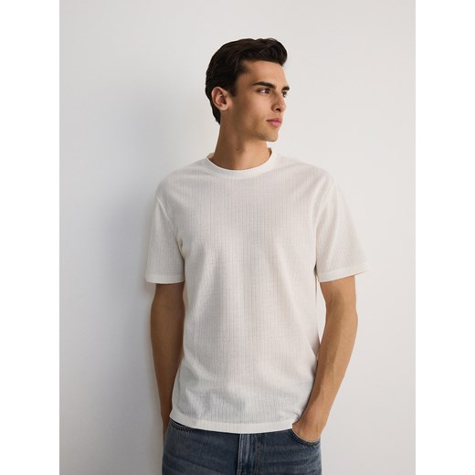 Reserved - Strukturalny t-shirt regular - złamana biel ze sklepu Reserved w kategorii T-shirty męskie - zdjęcie 172644880