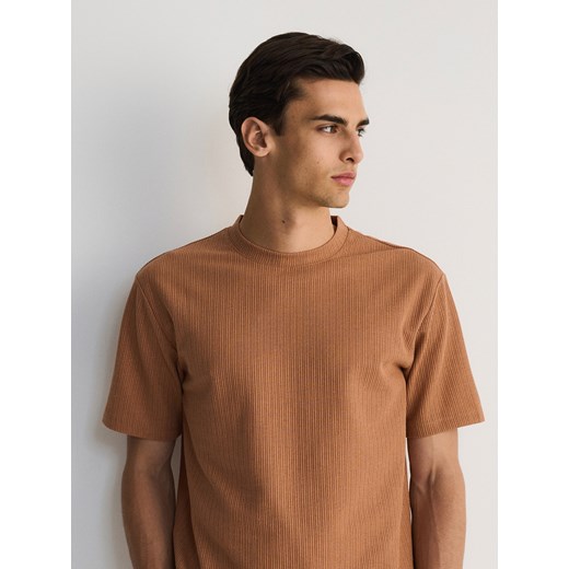 Reserved - Strukturalny t-shirt regular - brązowy ze sklepu Reserved w kategorii T-shirty męskie - zdjęcie 172644881