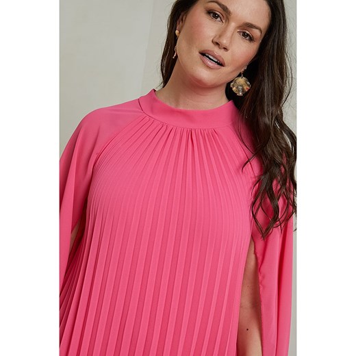 Sukienka Curvy Lady oversize'owa z długim rękawem z okrągłym dekoltem mini