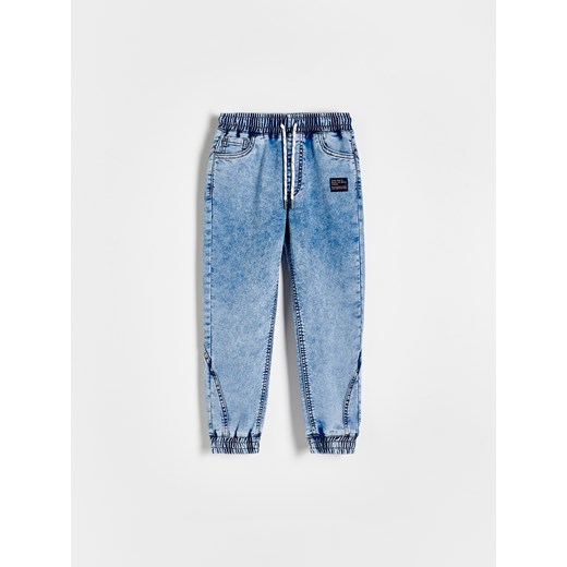 Reserved - Elastyczne jeansy jogger - niebieski ze sklepu Reserved w kategorii Spodnie chłopięce - zdjęcie 172653053