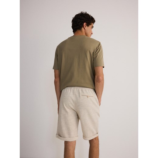 Reserved - Strukturalne szorty regular - beżowy Reserved L Reserved