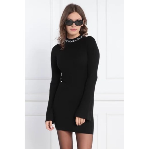 CALVIN KLEIN JEANS Sukienka LOGO INTARSIA ze sklepu Gomez Fashion Store w kategorii Sukienki - zdjęcie 172825430