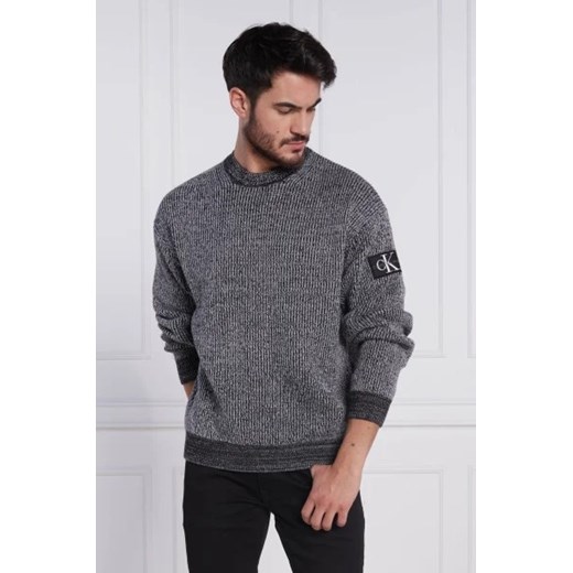 CALVIN KLEIN JEANS Sweter BADGE PLATED | Regular Fit ze sklepu Gomez Fashion Store w kategorii Swetry męskie - zdjęcie 172840413