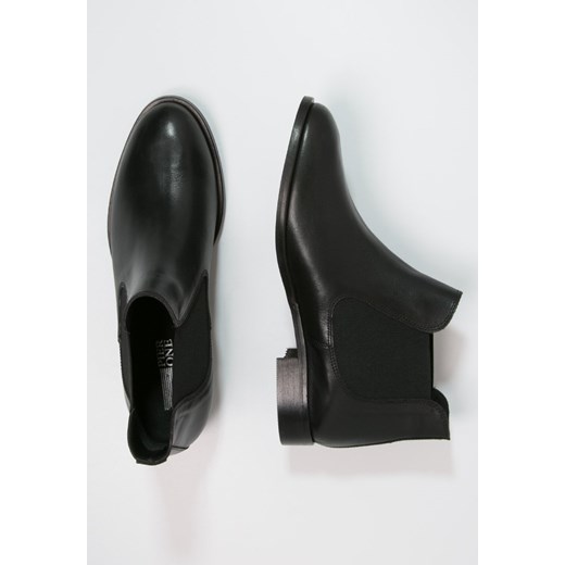 Pier One Ankle boot nero zalando  bez wzorów/nadruków