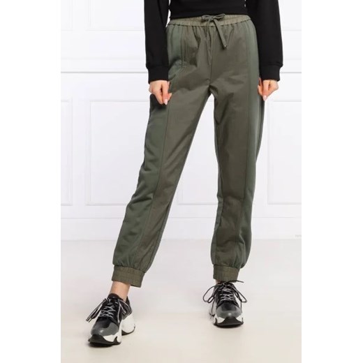 Emporio Armani Spodnie dresowe | Regular Fit ze sklepu Gomez Fashion Store w kategorii Spodnie damskie - zdjęcie 172938001