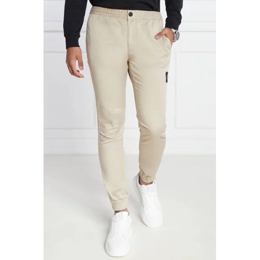 CALVIN KLEIN JEANS Spodnie jogger | Regular Fit ze sklepu Gomez Fashion Store w kategorii Spodnie męskie - zdjęcie 172942994