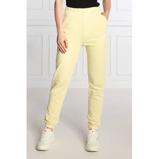 GUESS ACTIVE Spodnie dresowe BRYONY | Regular Fit ze sklepu Gomez Fashion Store w kategorii Spodnie damskie - zdjęcie 172949750