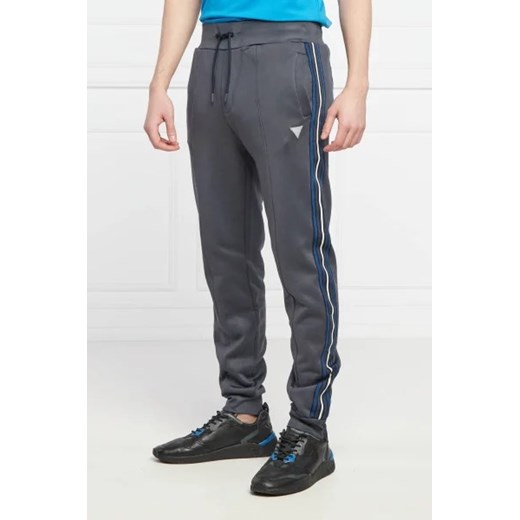 GUESS ACTIVE Spodnie dresowe JEREMY | Regular Fit ze sklepu Gomez Fashion Store w kategorii Spodnie męskie - zdjęcie 172950722