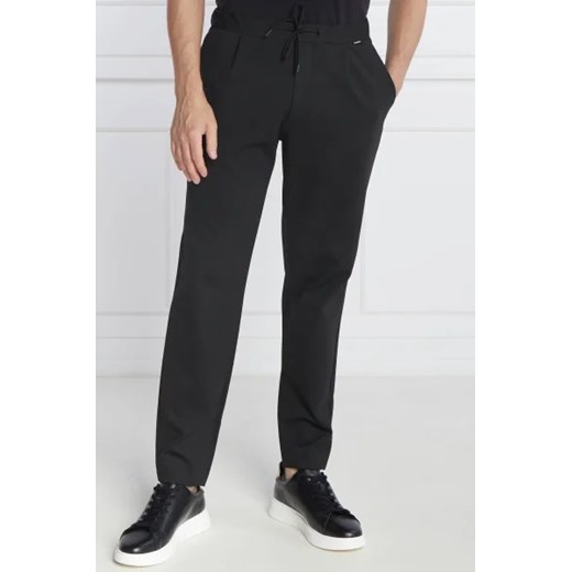 Calvin Klein Spodnie dresowe COMFORT KNIT PLEAT | Tapered fit ze sklepu Gomez Fashion Store w kategorii Spodnie męskie - zdjęcie 172954231