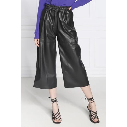 Pinko Skórzane spodnie PAPIKA | Cropped Fit ze sklepu Gomez Fashion Store w kategorii Spodnie damskie - zdjęcie 172966332