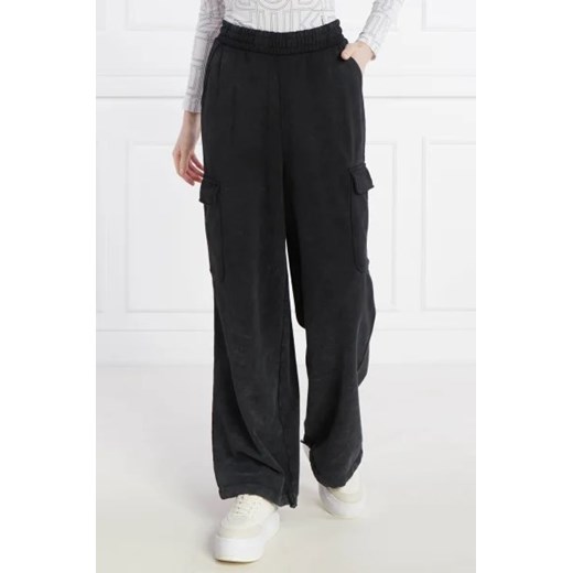 HUGO Spodnie dresowe Naritima | Relaxed fit ze sklepu Gomez Fashion Store w kategorii Spodnie damskie - zdjęcie 172971361