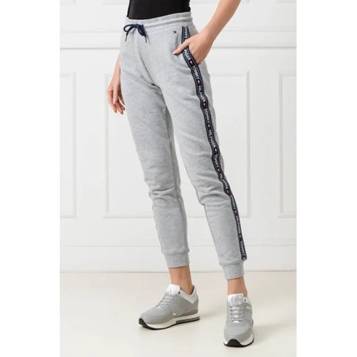 Tommy Hilfiger Spodnie dresowe Track | Regular fit ze sklepu Gomez Fashion Store w kategorii Spodnie damskie - zdjęcie 172972013