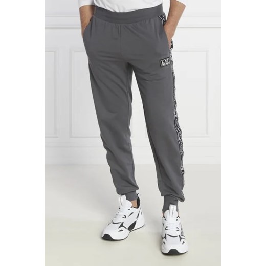 EA7 Spodnie dresowe | Regular Fit ze sklepu Gomez Fashion Store w kategorii Spodnie męskie - zdjęcie 172982421