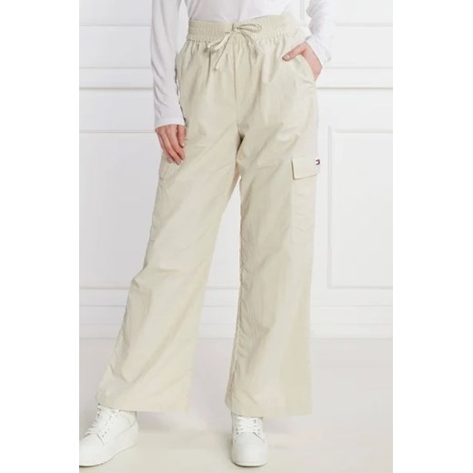 Tommy Jeans Spodnie cargo DAISY | Loose fit ze sklepu Gomez Fashion Store w kategorii Spodnie damskie - zdjęcie 172982903
