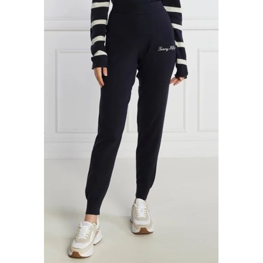 Tommy Hilfiger Spodnie dresowe SCRIPT GRAPHIC | Regular Fit ze sklepu Gomez Fashion Store w kategorii Spodnie damskie - zdjęcie 172985633