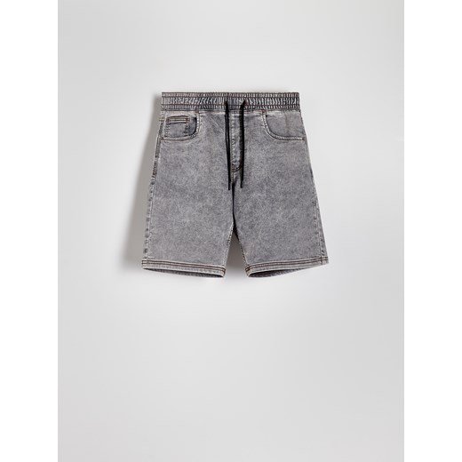 Reserved - Jeansowe szorty jogger - jasnoszary ze sklepu Reserved w kategorii Spodenki męskie - zdjęcie 173012980