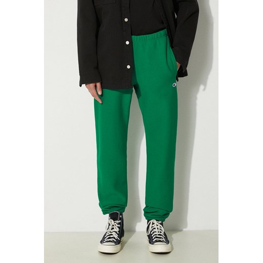 Champion spodnie męskie kolor zielony z aplikacją 216540 ze sklepu PRM w kategorii Spodnie męskie - zdjęcie 173015341