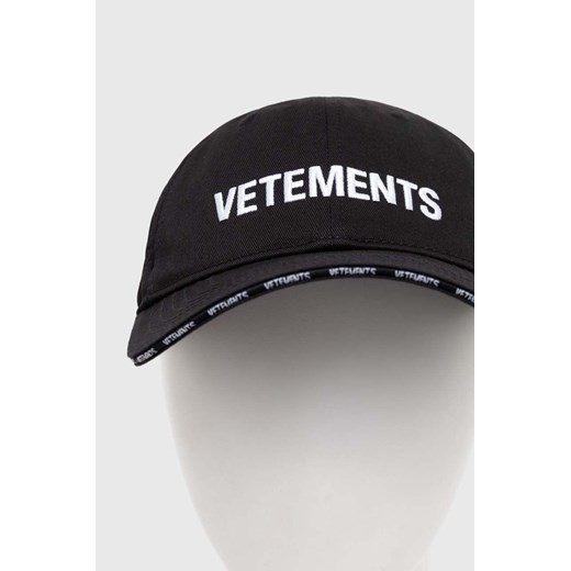 VETEMENTS czapka z daszkiem bawełniana Iconic Logo Cap kolor czarny z aplikacją Vetements One Size PRM
