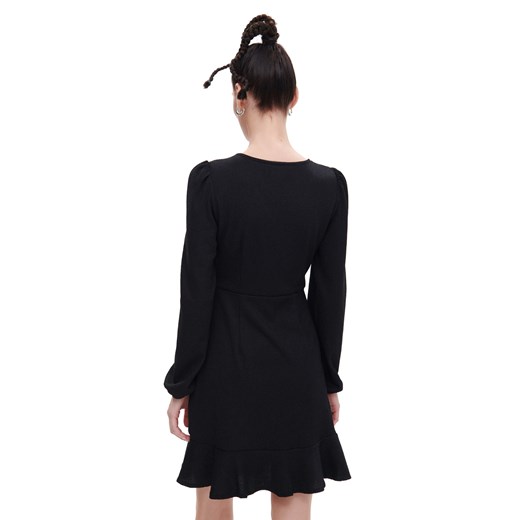 Cropp - Czarna sukienka z ozdobnym wiązaniem - czarny Cropp XS wyprzedaż Cropp