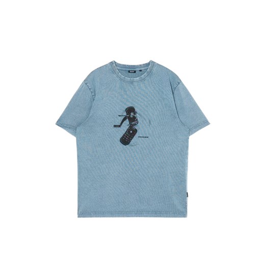 Cropp - Niebieska koszulka z efektem sprania - niebieski ze sklepu Cropp w kategorii T-shirty męskie - zdjęcie 173019770