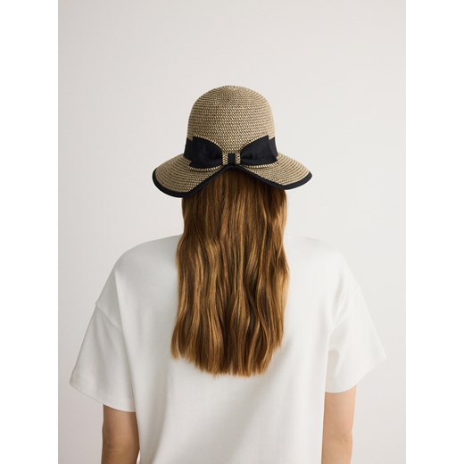 Reserved - Pleciony kapelusz z kokardą - beżowy ze sklepu Reserved w kategorii Kapelusze damskie - zdjęcie 173027892